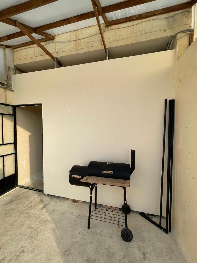 Ommi Hostel Saint Julian's Luaran gambar