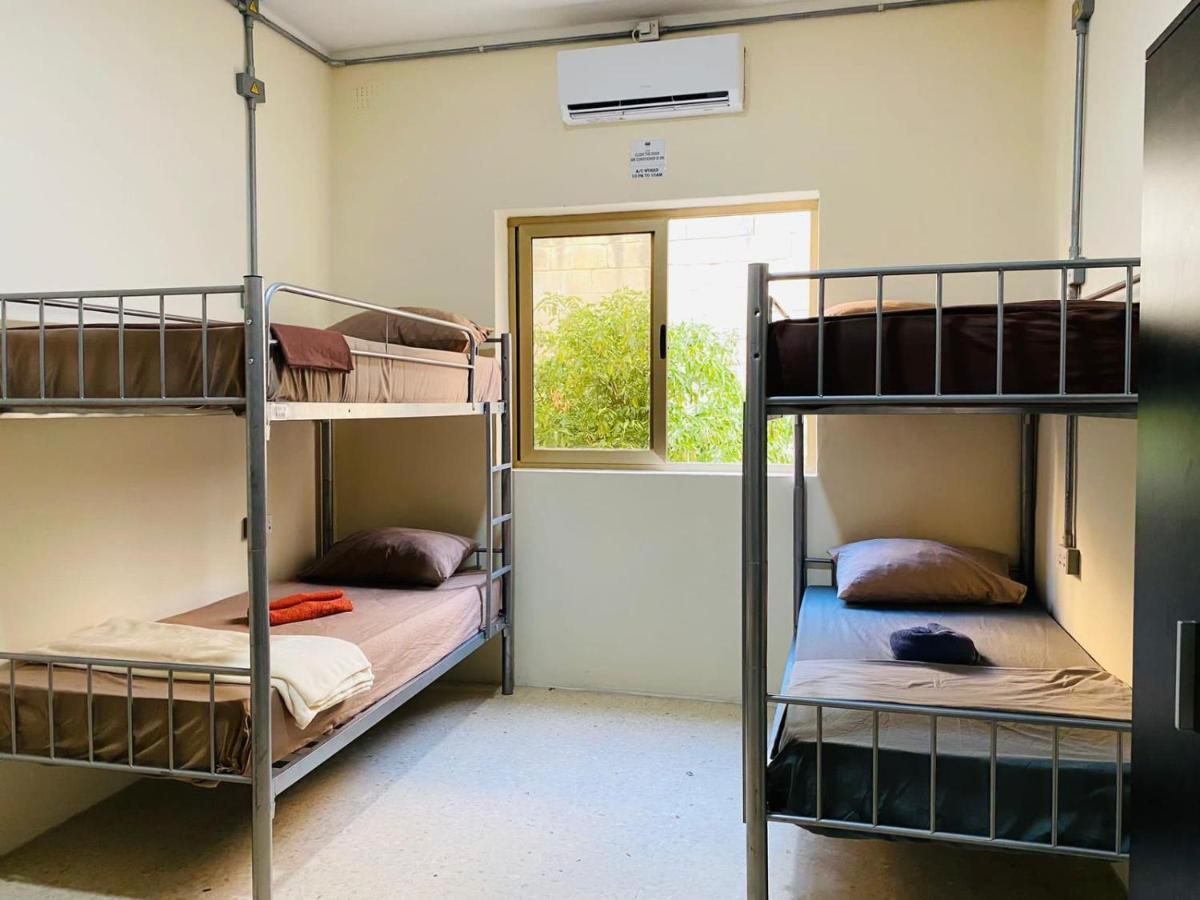 Ommi Hostel Saint Julian's Luaran gambar